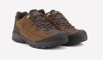 Aigle Vedur Low Vandresko er en lav, let og slidstærk outdoor-sko med åndbar konstruktion og god stødabsorbering. Velegnet til både fritid og friluftsliv.