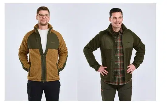 to mænd iført Pinewood Pile Fleece, i 2 forskellige farver