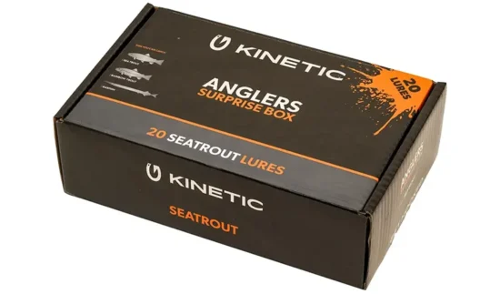 Kinetic Seatrout Anglers Surprise Box med 20 kystagn til havørred og hornfisk