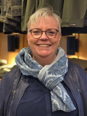 pernille web Pernille fra Forst & Jagthuset, fisker og naturelsker, i tøjafdelingen